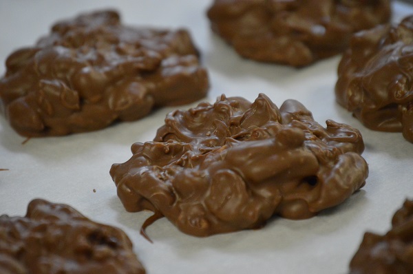 4 oz. Milk Chocolate Clusters with Pecans